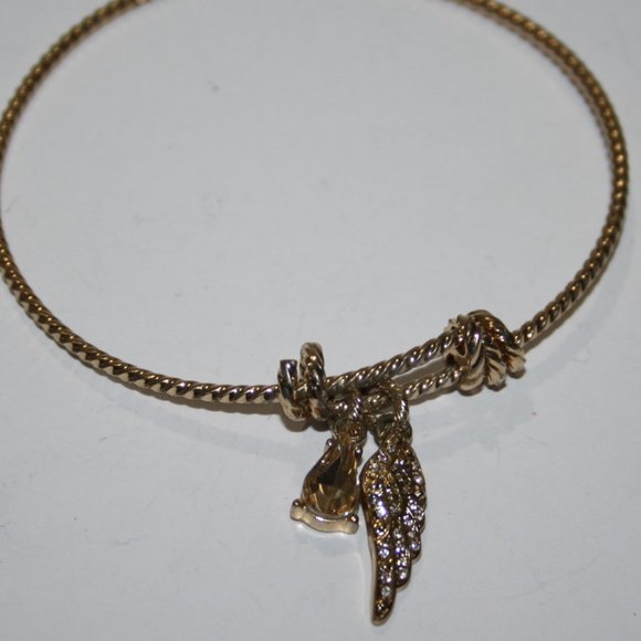 ✨ Beautiful Gold Bangle Bracelet w/ Angel Wing + Cognac Stone ✨ - Picture 1 of 4